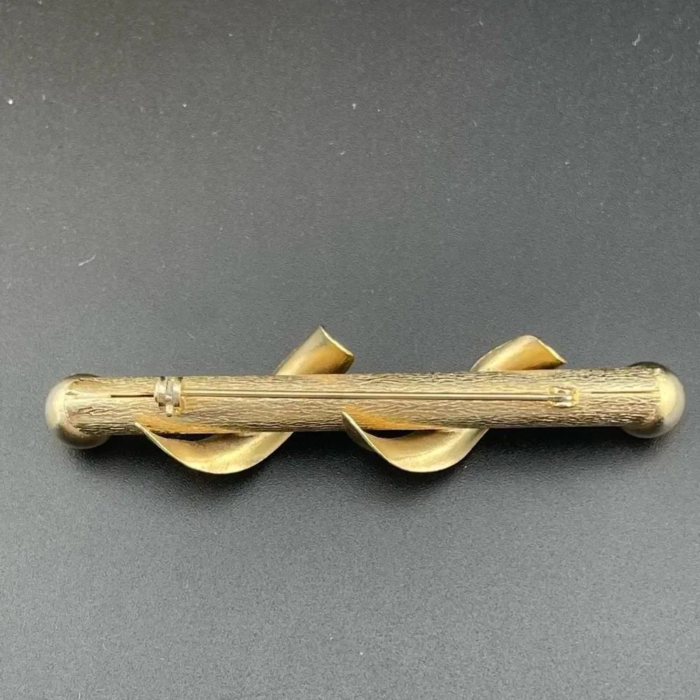 Vintage gold tone Bar Swirl Pin Brooch